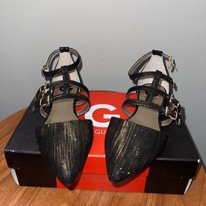 ✨NEW✨G by Guess Black & Gold GG Constance Sandals